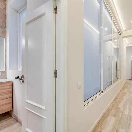 Center Apartment *